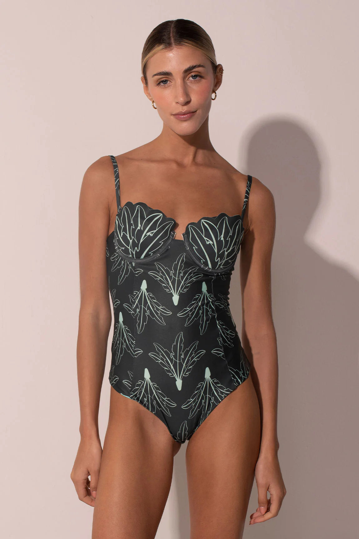 PALMING PARADISE ONE PIECE