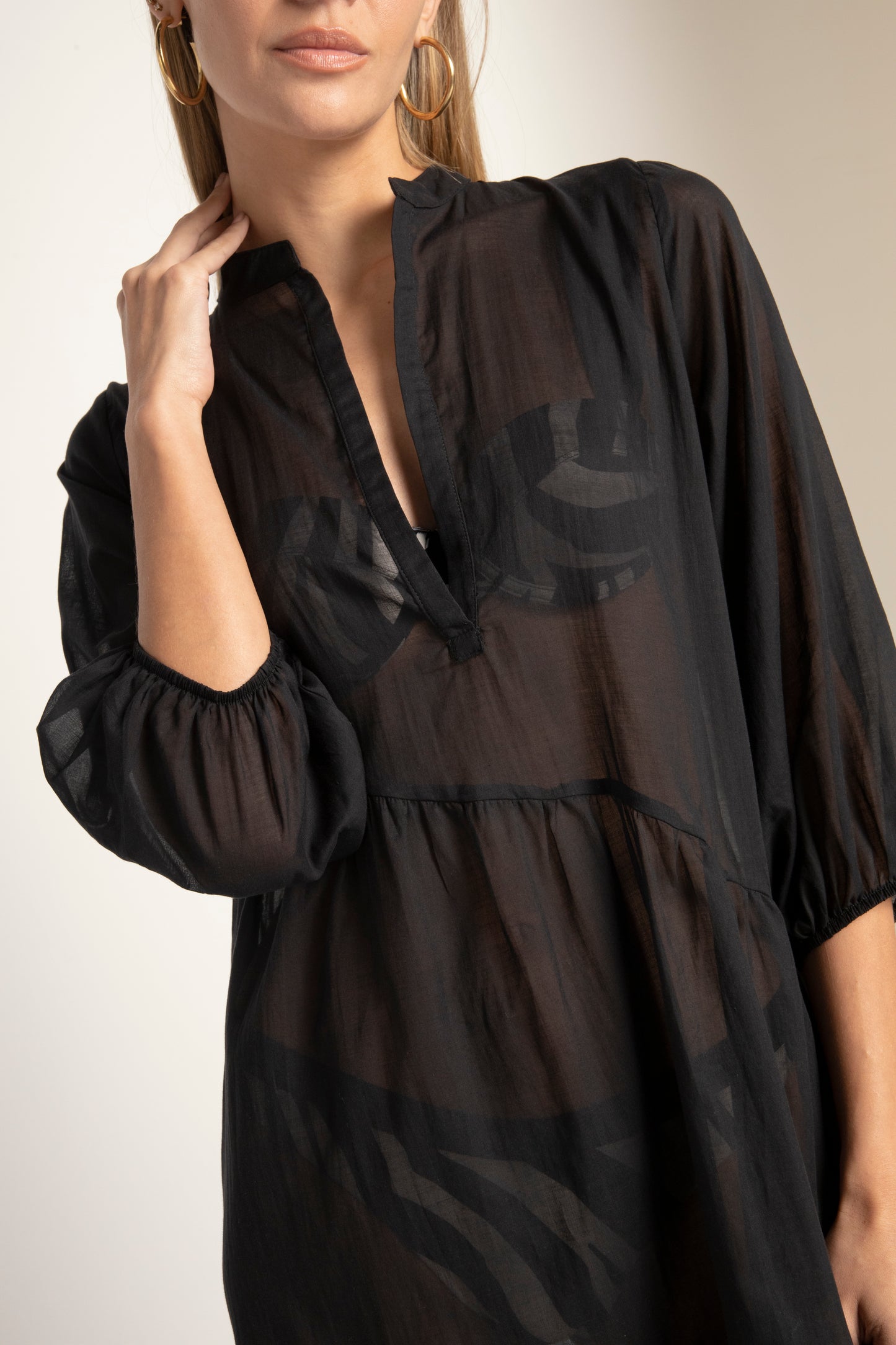 BLACK ELEGANT COVER UP