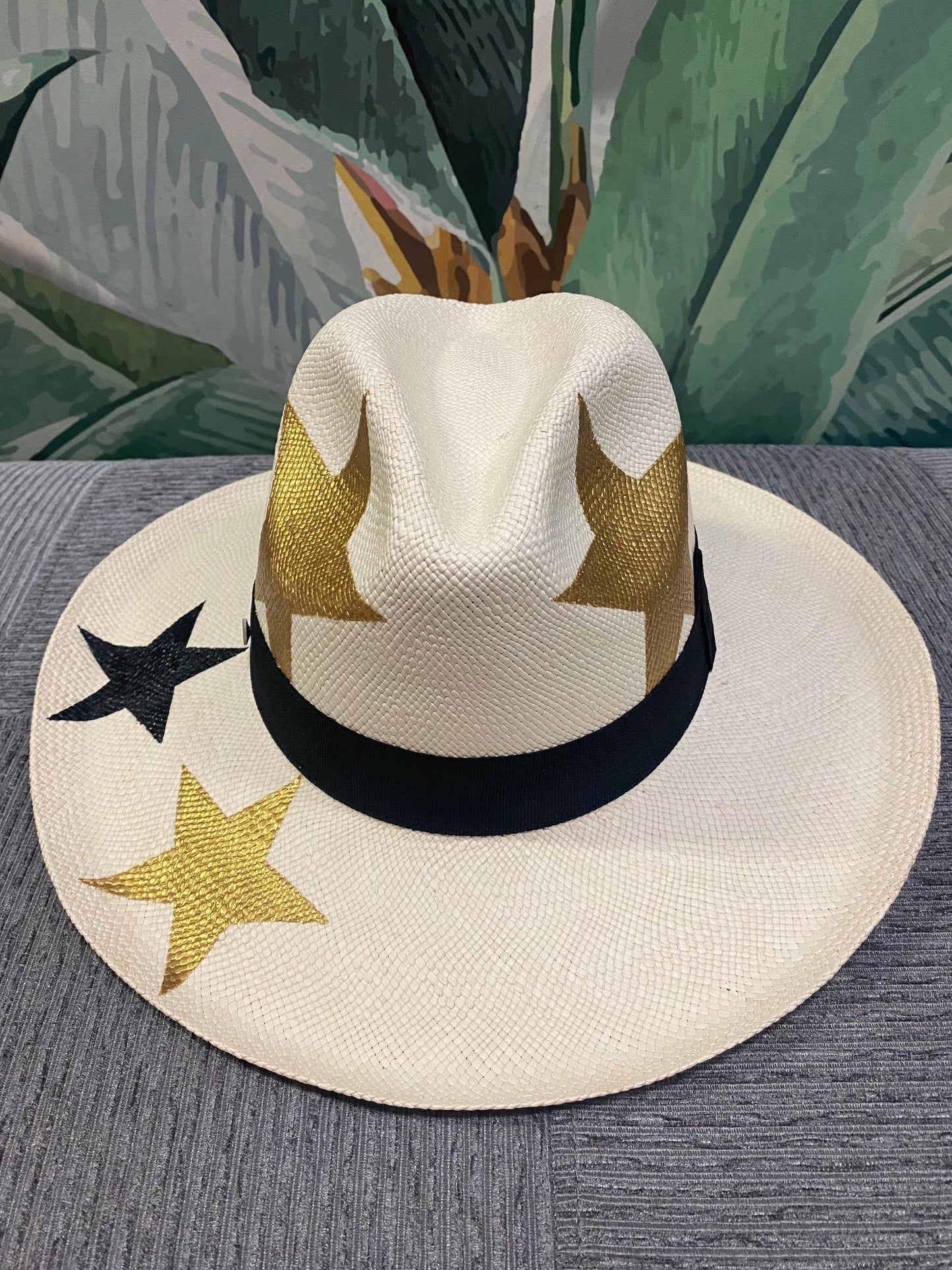 NATURAL WITH GOLD STARS HAT
