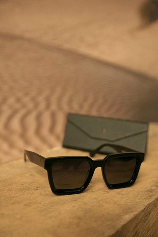 BLACK SQUARE SUNGLASSES