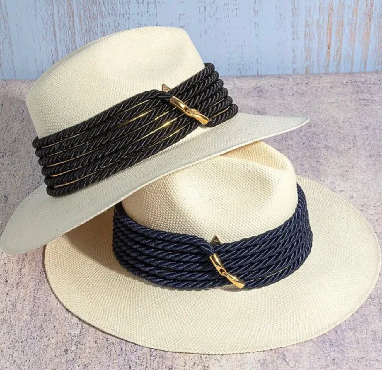 NATURAL HAT WITH NAVY BLUE ROPE